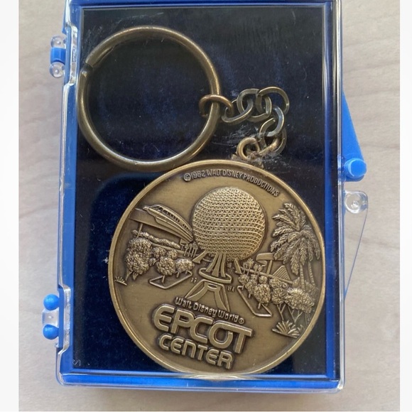 Vintage Gold Epcot Center Keychain in original case - Picture 2 of 6